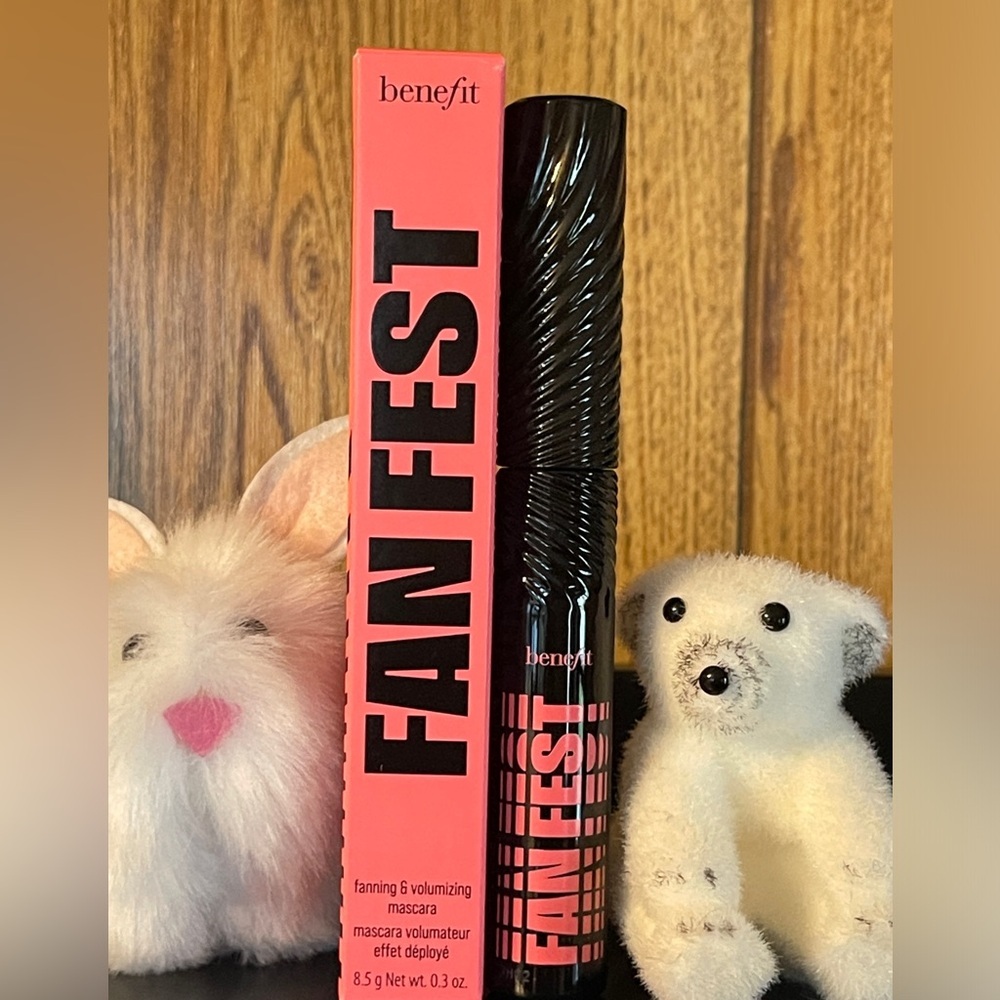 BENEFIT COSMETICS Fan Fest Fanning & Volumizing Mascara In Hyper Black - Picture 8 of 14